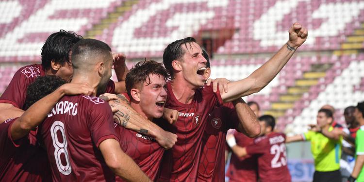 Reggina opaca, la Vibonese strappa un punto con merito. Amaranto raggiunti in vetta dal Sambiase