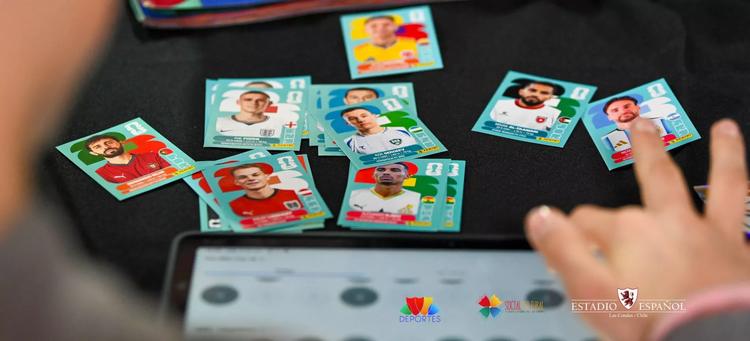 La pasión por el fútbol reunió a socios en la “Cambiatón de Láminas”
