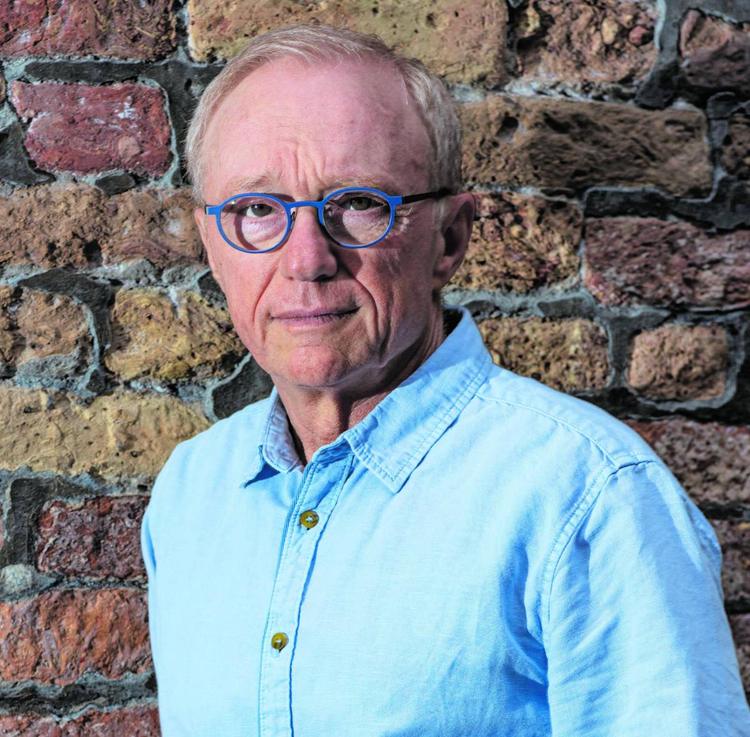"La letteratura cerca ciò che è trascurato e ci trasforma con le sfumature"