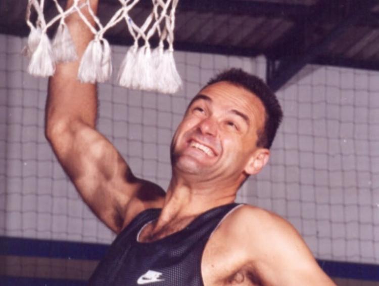 Morte de Oscar Schmidt repercute entre autoridades e clubes esportivos