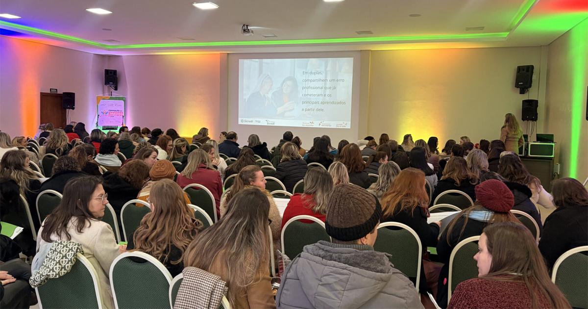 Sicredi Pioneira discute comunicação e segurança psicológica em formação&nbsp;de lideranças educaionais