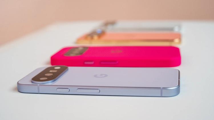 Google Pixel 11 phones lined up to show thinness