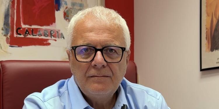 Cgil Calabria, Trotta: “Benzina a 2 euro per 30 giorni, ticket più cari d’Italia e caro vita. C’è ben poco da festeggiare”