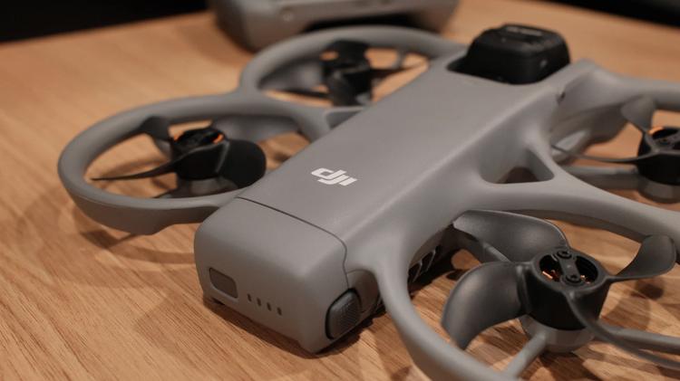 A rear photo of the DJI Avata 360 with a battery inserted.