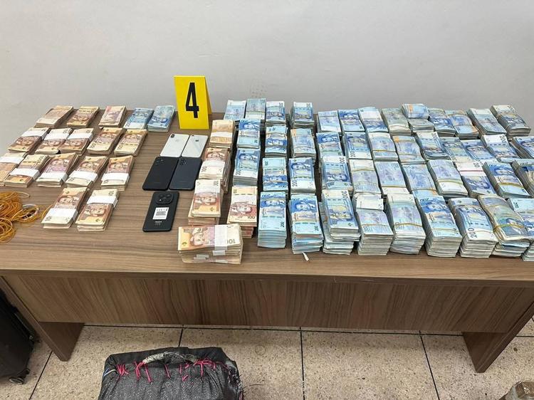 إحباط محاولة كبرى لتهريب المخدرات وحجز 700 كلغ من الشيرا و25 طائرة مسيرة