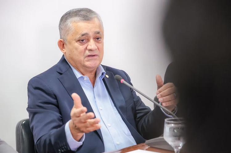 Alcolumbre está 'absolutamente sintonizado' com reeleição de Lula, diz José Guimarães após reunião