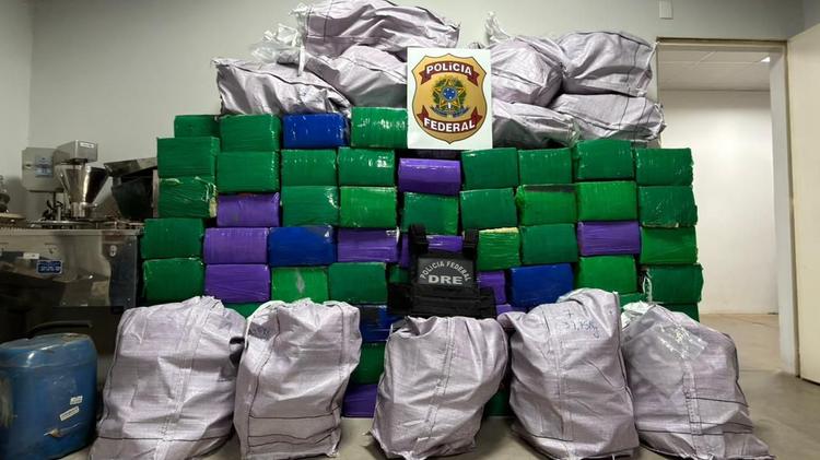 PF encontra quase 2 toneladas de maconha oculta em carga de solventes no interior de SP