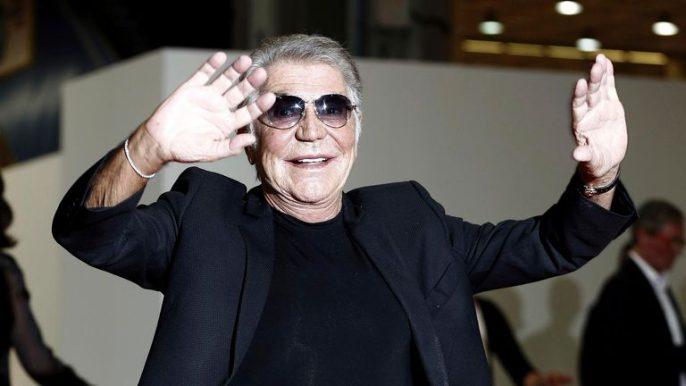 وفاة مصمم الأزياء الإيطالي الشهير روبرتو كافالي