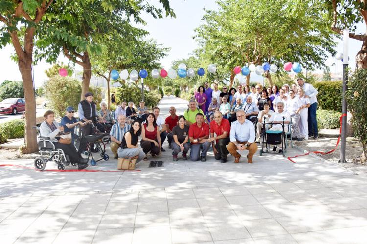 El Ayuntamiento concluye la remodelación del bulevar Dama de Baza, frente a la residencia municipal de mayores “Braulia Ramos”