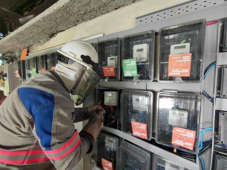 Churrascaria é alvo de operação por suspeita de gato de energia em Rio das Ostras