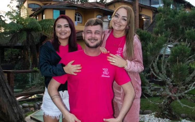 Trisal de Goiânia que vive junto há 15 anos conta que precisou esconder relacionamento da família