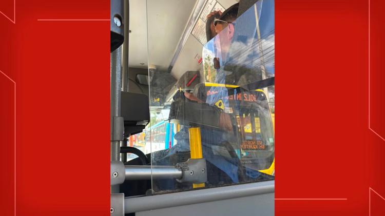 Cobrador de ônibus se masturba na frente de passageira no DF; empresa diz que vai abrir investigação