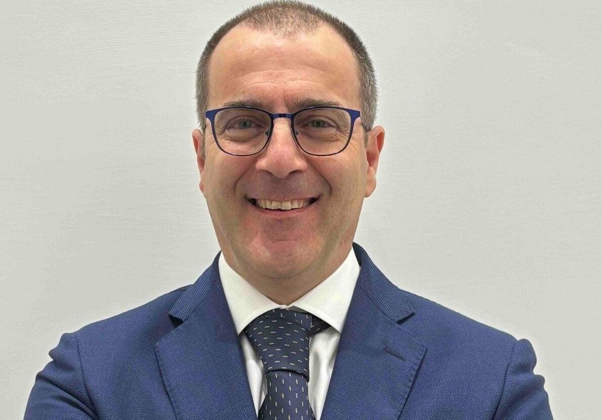 Eboli, Antonio Braca e i suoi “Ritratti in rima”: quando la matita incontra la poesia