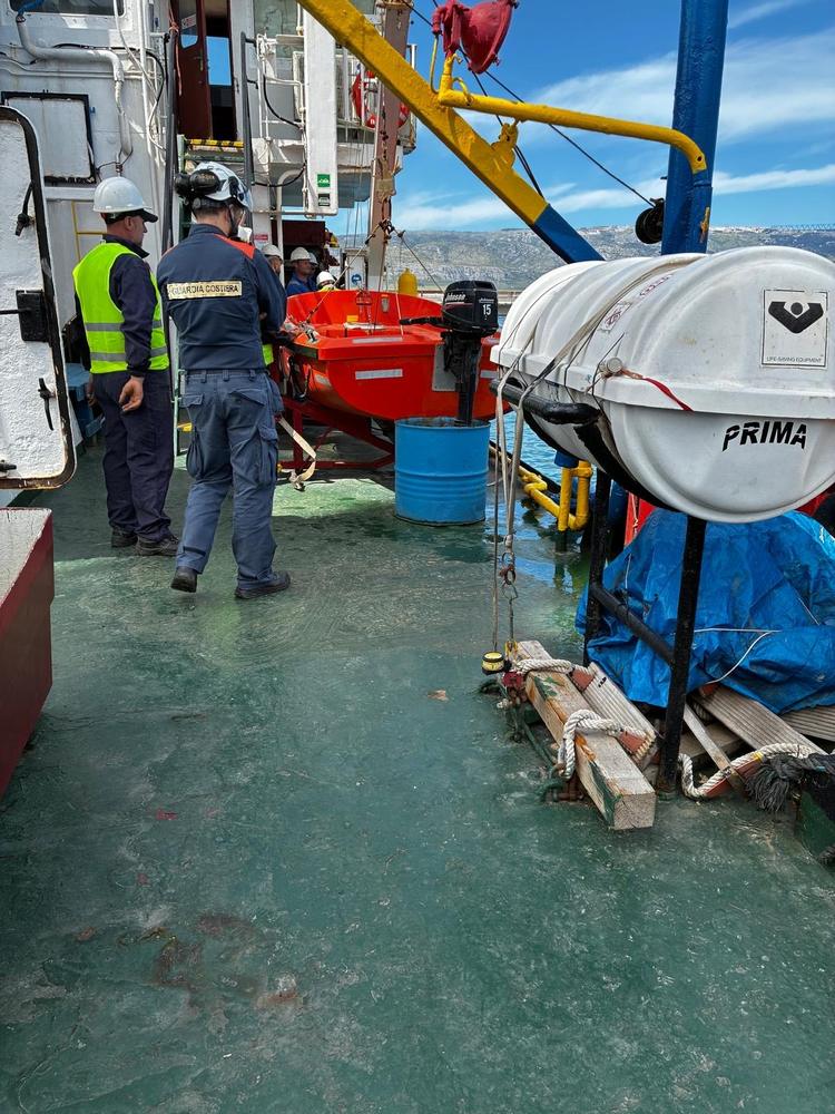 Manfredonia, Guardia Costiera ferma nave mercantile straniera