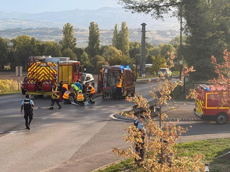 Les Abrets-en-Dauphiné : une collision entre une voiture et une moto
