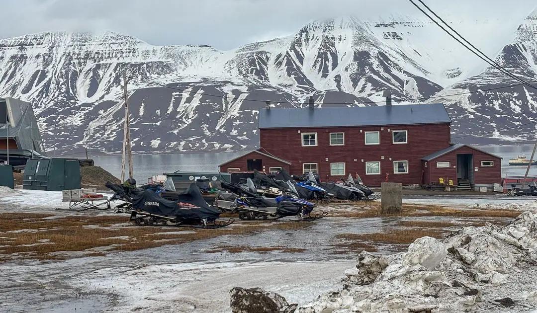 Regen, Matsch und Rekordtemperaturen prägen den April auf Svalbard
