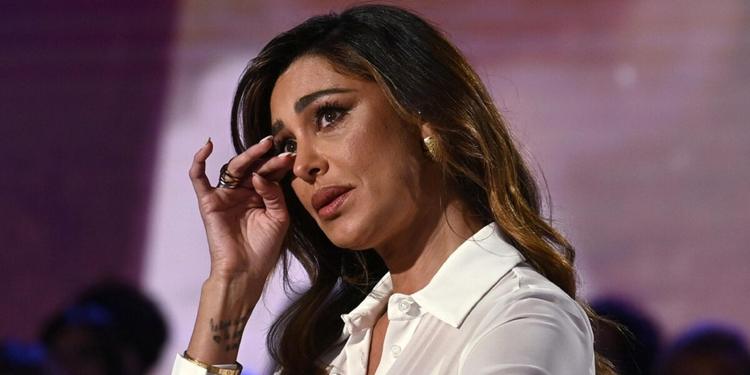 Belen Rodriguez "provoca due incidenti e non si ferma", indagata a Milano