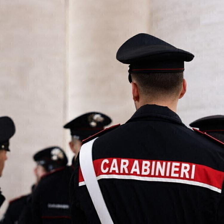 A 13 anni truffa gli anziani, preso a Procida con gioielli e soldi
