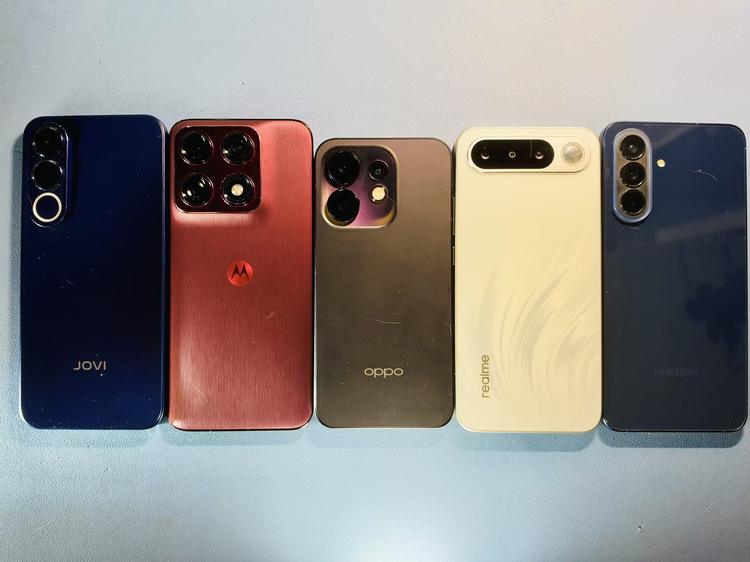 Celulares intermediários estão mais caros e chegam até R$ 7 mil; g1 testou 5 deles para ver qual vale a pena