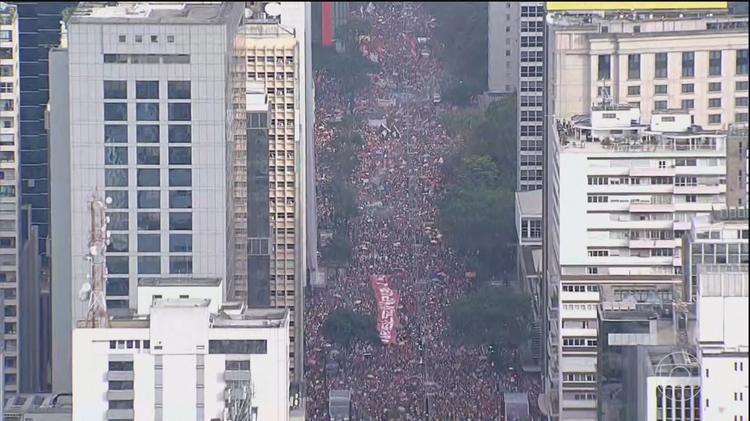 Lula, candidato à reeleição pelo PT, encerra campanha com atos no Rio de Janeiro e São Paulo