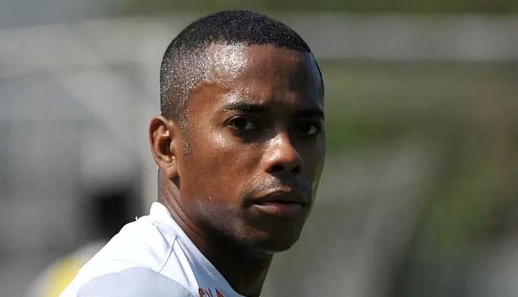 Robinho tem pena reduzida em 301 dias com trabalho, estudo e leitura na prisão