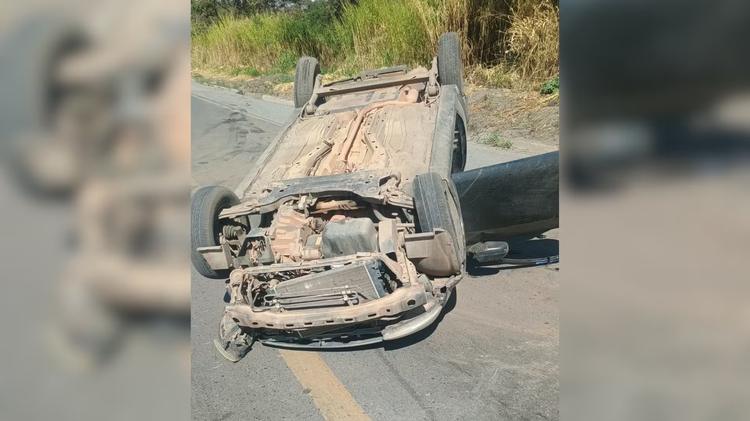 Bebê de 33 dias é lançada para fora de carro durante capotamento na MG-170