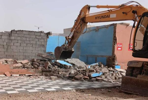 هدم جميع المحلات العشوائية لبيع المأكولات بطريق آسفي بمراكش