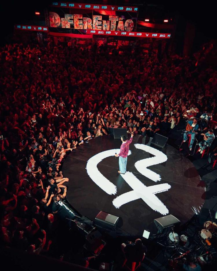 Dilsinho leva Pagode do Diferentão a Recife com palco 360° e mais de 3 horas de show