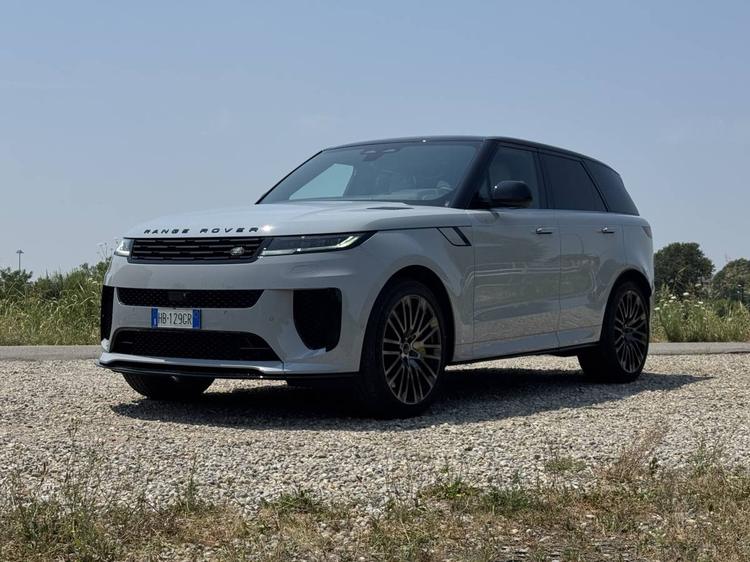 Range Rover Sport SV: quando un SUV decide di non avere limiti
