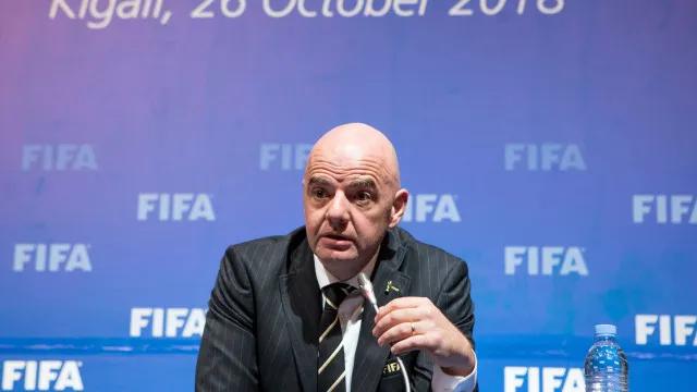 Infantino vive crise inédita e vê clima de 'eleição antecipada' na Fifa