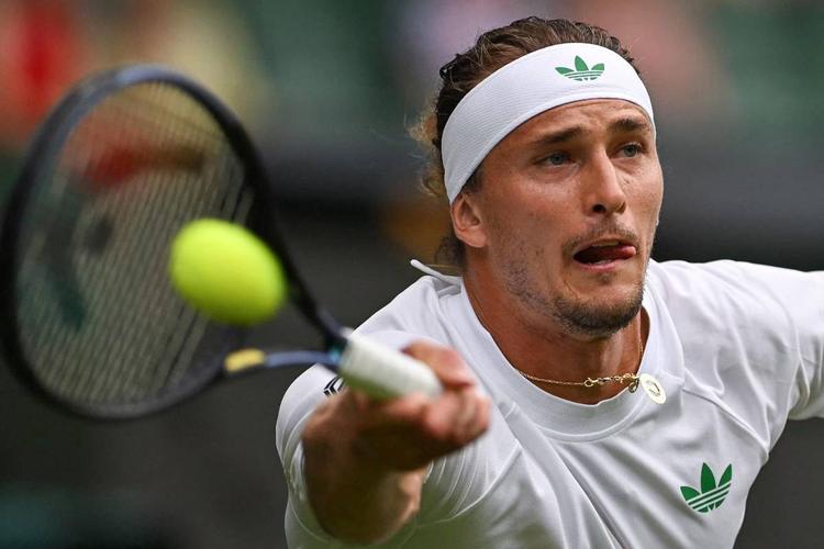 "Per giocare a tennis meglio essere stupidi". Scoppia la bufera su Zverev