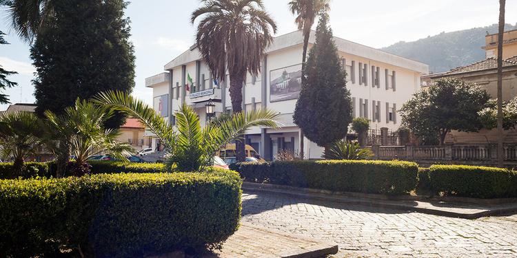 S. Eufemia d'Aspromonte, si dimettono in sette: decade il Consiglio comunale