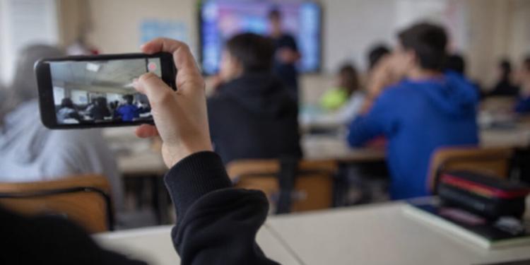 San Vito Lo Capo, il preside: «Il docente ha bloccato con freddezza l'11enne che ha tentato di accoltellarlo»