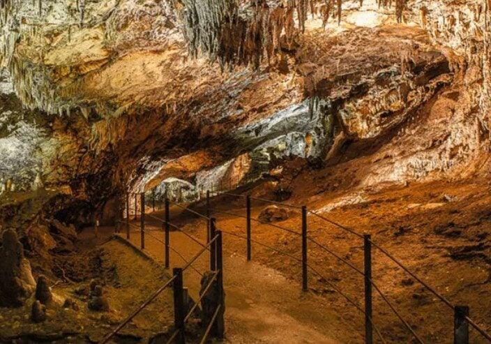 Nelle Grotte di Castelcivita la memoria di Aldo Moro: tra riflessione politica e bellezza naturale