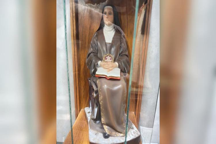 Igreja centenária guarda fragmentos do corpo de Santa Teresinha do Menino Jesus: ‘Grande missionária’, diz padre