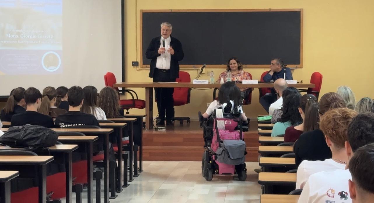 Foggia, violenza giovanile: “Vergognoso che i ragazzi possano acquistare armi”