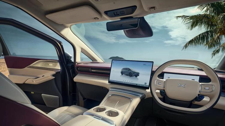 The interior of the XPENG X9.