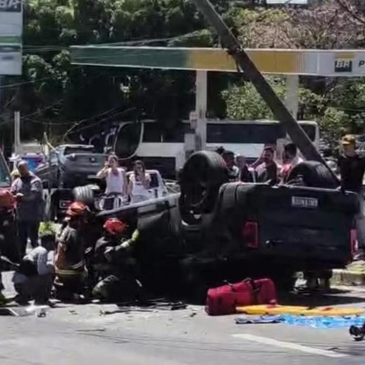 Motorista morre após carro bater em poste e capotar no distrito de Sousas, em Campinas