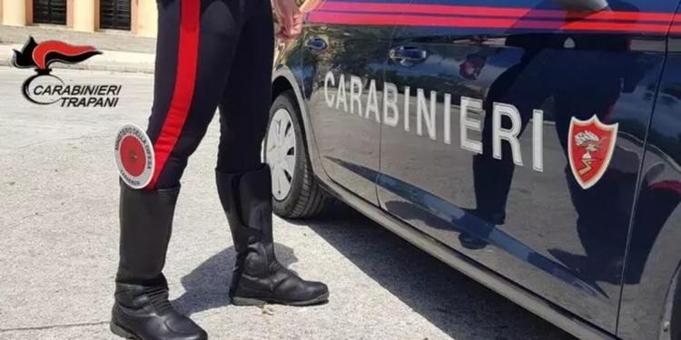 Arrestato un 46enne a Marsala. Aveva 1,8 Kg di marijuana e decine di arbusti di cannabis in casa