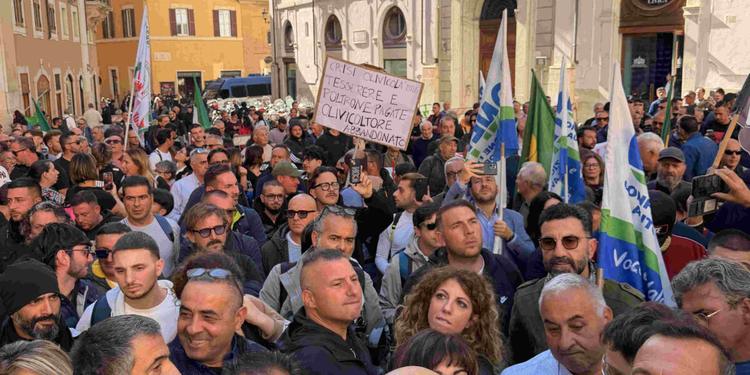 Agricoltori a Roma, il Movimento Popolare Nazionale al Governo: «Il vostro silenzio griderà vendetta nelle urne»