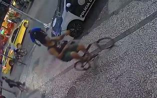 Justiça do Rio pede inclusão de réu por morte de ciclista na lista vermelha da Interpol; homem fugiu para o Paraguai