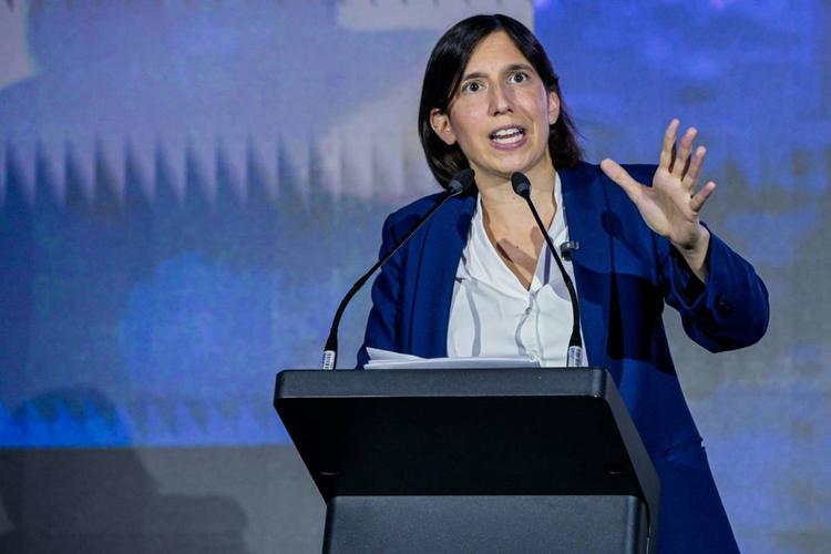 Il silenzio del Pd colpisce il rivale per la leadership