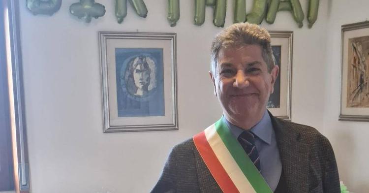 Il sindaco dem assediato dal Pd. "Torsione forcaiola con Ruotolo ma andrò avanti fino alla fine"