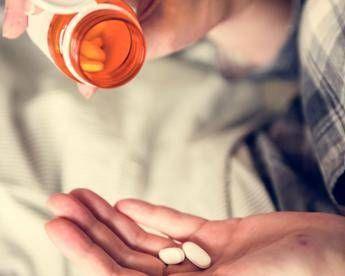 Abuso di paracetamolo negli adolescenti, Aifa: "Effetti anche irreversibili"