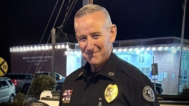 Senatobia police chief fired after report of alleged racist text messages