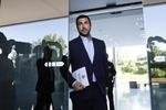Apoteósica llegada de Enrique Riquelme al Bernabéu con gritos de "¡Presidente, sálvanos!"