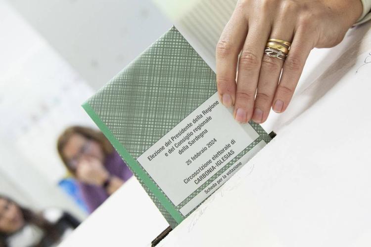 Premio di maggioranza e nome del premier ma mancano le preferenze: cosa prevede la nuova legge elettorale
