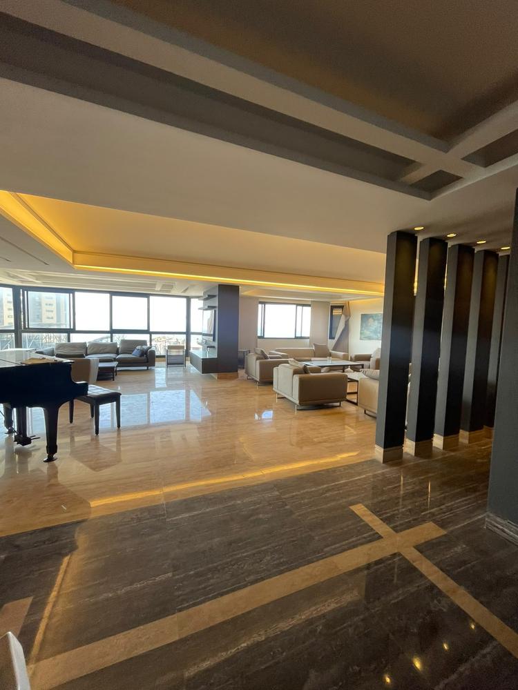 For Sale: Apartment in Ain El Tineh
