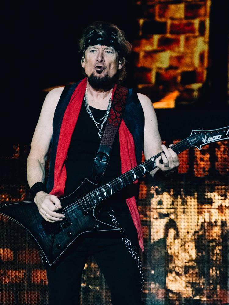 Adrian Smith durante show do Iron Maiden em São Paulo em 2026 (Foto: Ellen Artie @ellenartie)