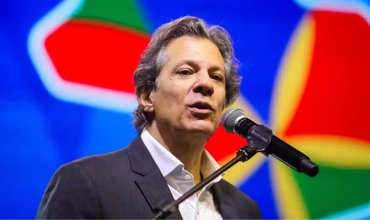 Haddad diz que apoio de tucanos é 'simbólico' e chama Flávio Bolsonaro de 'fraude'
